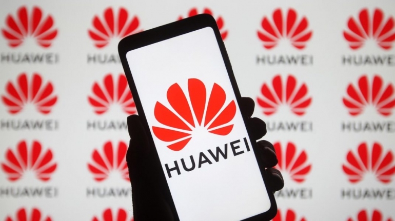 Huawei vrea să iasă din zona high end. Negociază vânzarea brandurilor premium „P” şi „Mate”