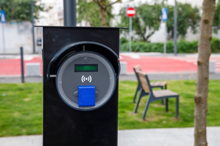 Premieră la Cluj: Prima stradă smart cu spații de încărcare pentru mașini și iluminare inteligentă. Costul proiectului