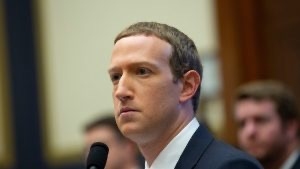 Zuckerberg, victima furtului de date de la Facebook. Numărul său de telefon a fost dezvăluit