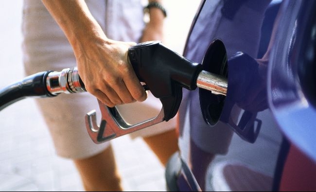 Benzina se scumpește în Europa, chiar dacă cererea e afectată de lockdown