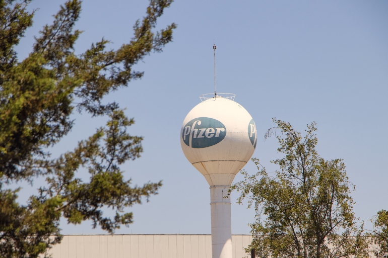 Pfizer увеличила квартальную прибыль и выручку на 45%