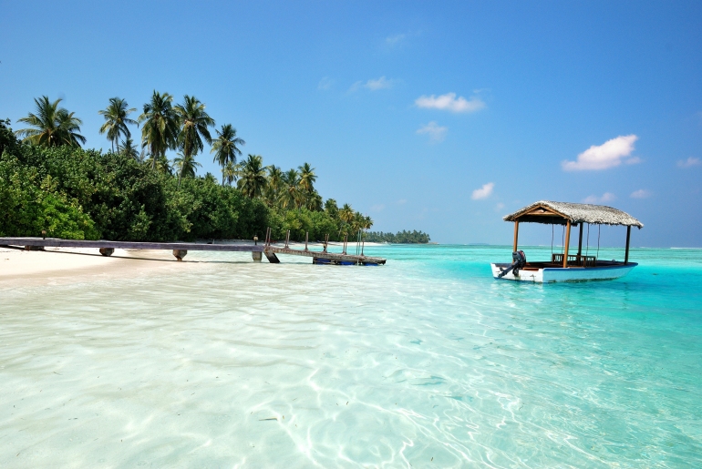 Мальдивы введут налог на выезд. Сколько придется платить туристам?
