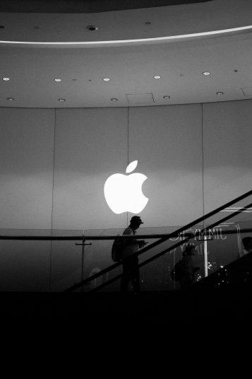 Apple обнаружила уязвимость, дававшую контроль над большинством устройств компании