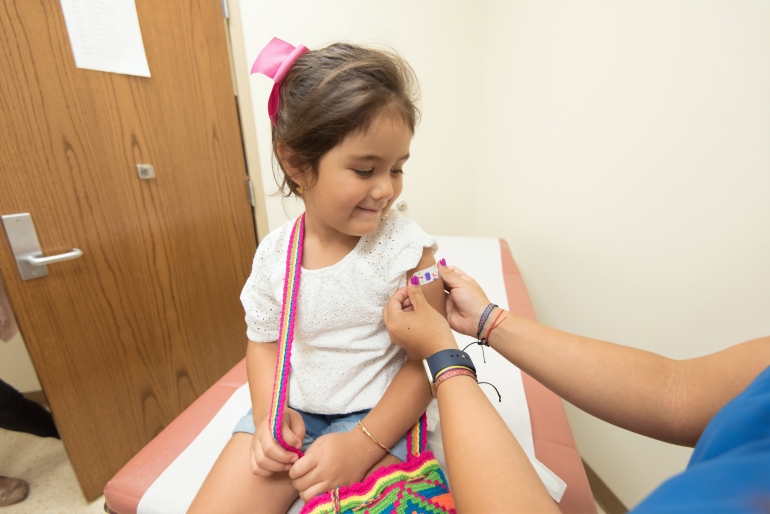 Куба первой в мире стала вакцинировать маленьких детей от COVID-19