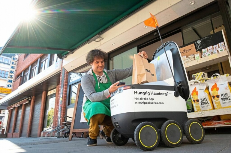 Primul oraș din România în care livrările de mâncare se vor face cu roboți autonomi