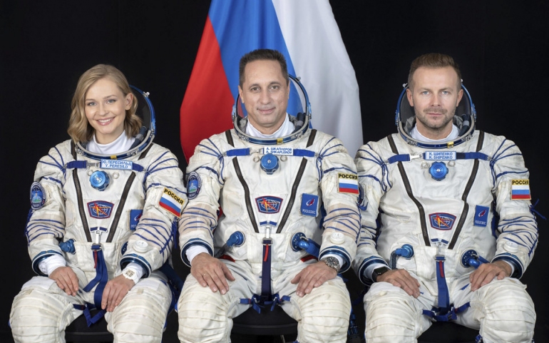 Съемочная группа фильма «Вызов» вернулась на Землю после путешествия на МКС