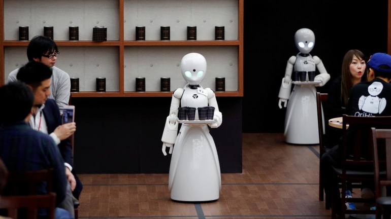 В Токио открыли кафе с роботами вместо людей. Ими управляют люди с инвалидностью