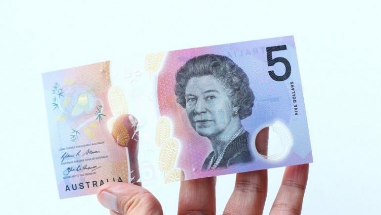 Australia o va scoate pe regina Elisabeta a II-a de pe bancnota de 5 dolari 