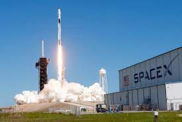 SpaceX продала биткоины на $373 млн