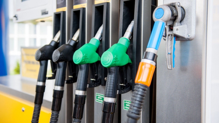 Prețurile la benzină şi motorină au scăzut sub 25 lei/litru