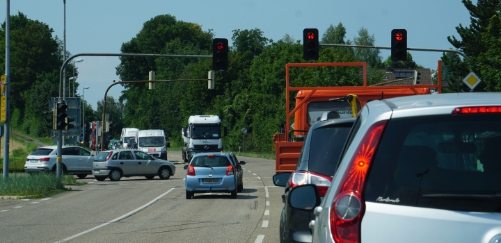 Traficul este îngreunat la unele puncte de control de la frontiera cu Republica Moldova