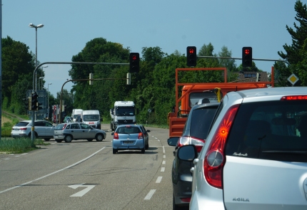 Traficul este îngreunat la unele puncte de control de la frontiera cu Republica Moldova