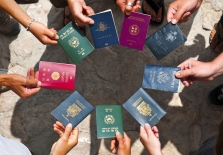Cele mai „puternice” pașapoarte din lume în 2024. Vă permit să vizitați majoritatea țărilor fără viză.